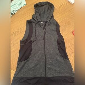 CALIA by Carrie Underwood Sleeveless Hooded Zip-Up Vest in Charcoal and Black